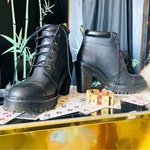 ♥️ Dr. Martens Averil Black Leather Heeled
Platform Boot Women Sz 8 Chunky